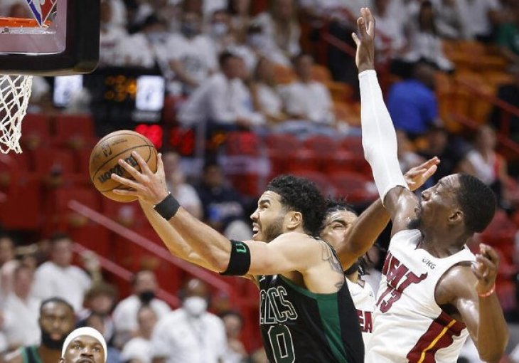 Boston slavio u Miamiju i stigao na korak do finala
