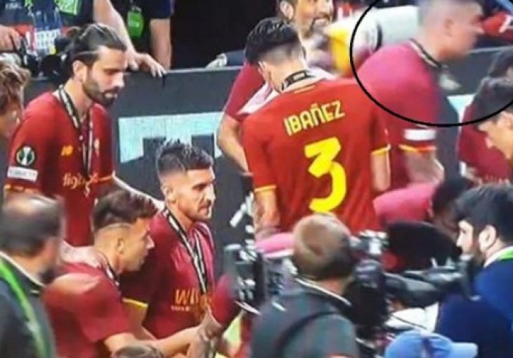 Defanzivac Rome izgubio živce i udario saigrača: Navijači zgroženi, kamere sve snimile