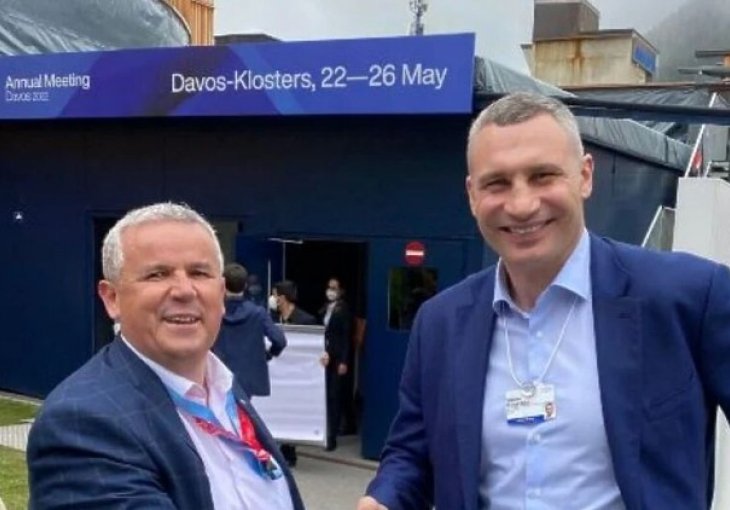 Kličko se zahvalio Kosovu i Albancima: Bit ćemo oslobođeni kao i vi od okupatora Srbije