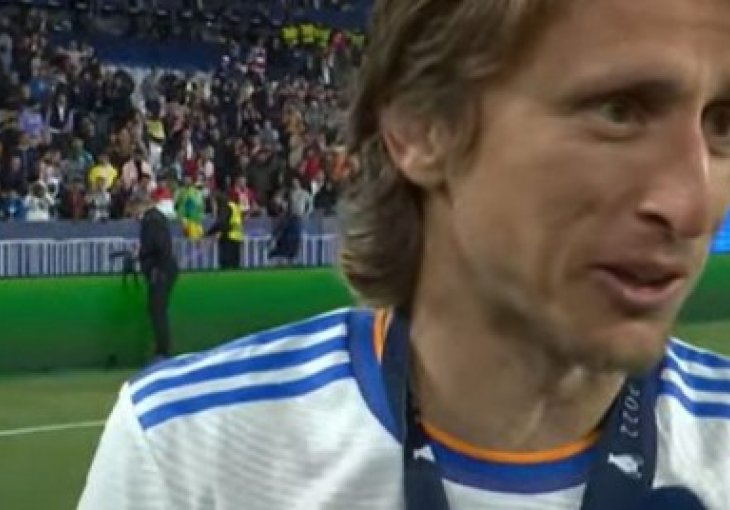 KAMERA SNIMILA SKANDAL U POZADINI: Dok je Modrić davao izjavu, iza leđa mu se odigravao incident