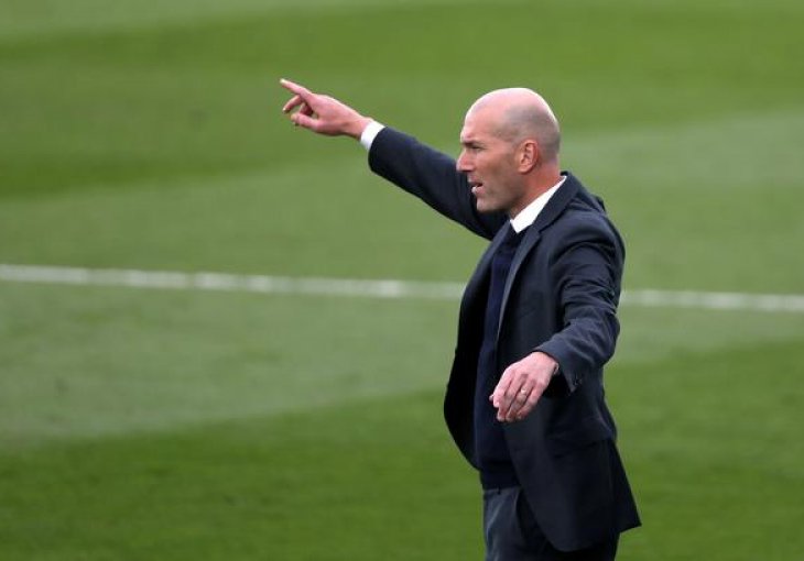 Zinedine Zidane postao djed u 49. godini i odmah pozirao s novorođenom unukom
