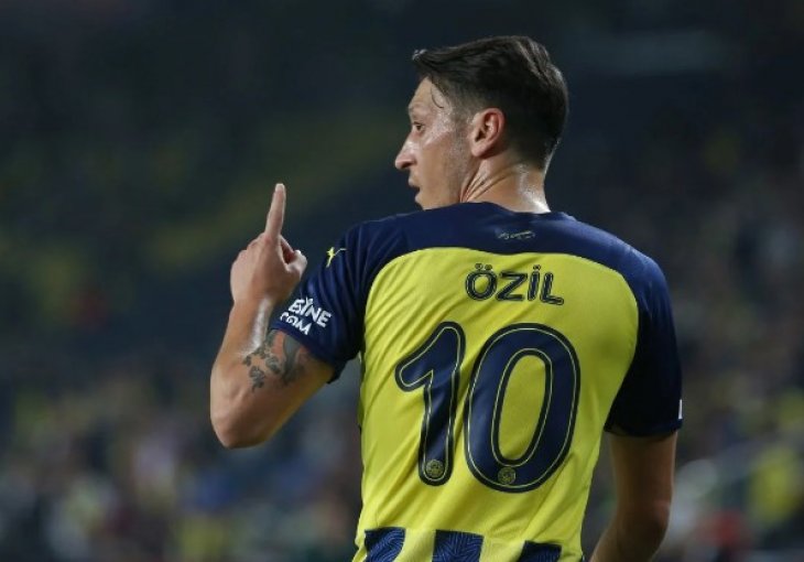 Ne prestaju poniženja za Mesuta Ozila: Danas je stiglo novo nakon kojeg bi trebao da se zamisli