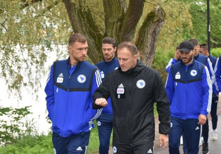 Reprezentativci pred meč sa Fincima prošetali Helsinkijem