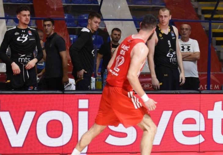 Nikola Kalinić napravio skandal poslije derbija! Otrčao do klupe Partizana da provocira jednog igrača! (VIDEO)