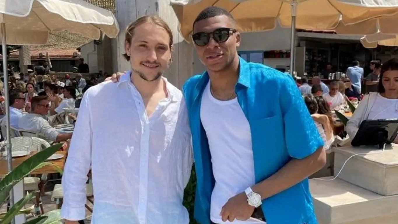 07-06majer-mbappe