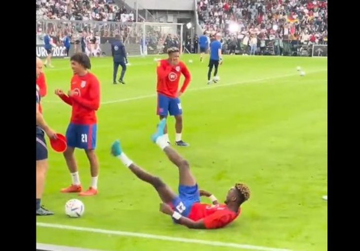 ZABIO JE 27 GOLOVA OVE SEZONE, ALI SE OSRAMOTIO KAO NIKAD NA ZAGRIJAVANJU Englez htio kopirati Ronaldinha, saigrači plakali od smijeha