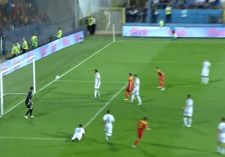 Crna Gora napravila najbolju šansu u prvom poluvremenu: SAMO PREČKA SPASILA ZMAJEVE (VIDEO)
