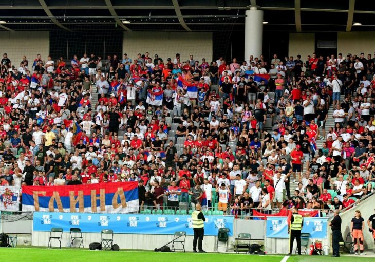 SLOVENCI BIJESNI ZBOG SRBA NA TRIBINAMA: Šokirao ih je simbol s majice jednog navijača, a za sve krive Fudbalski savez
