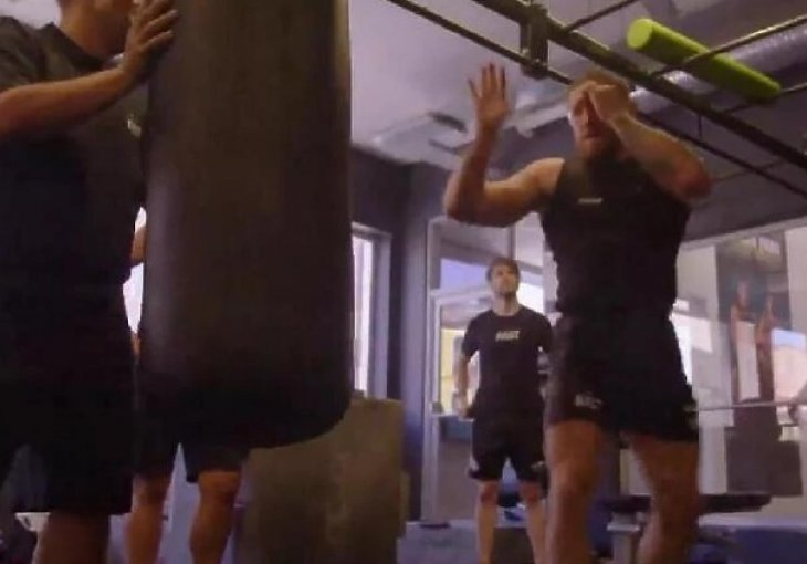 McGregor sve bliže povratku u oktagon, pokazao kako silovito udara vreću