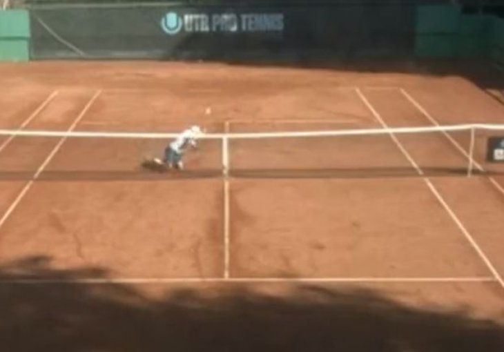 Tenis se igra glavom! Grk pokazao kako se osvaja poen i bez upotrebe reketa