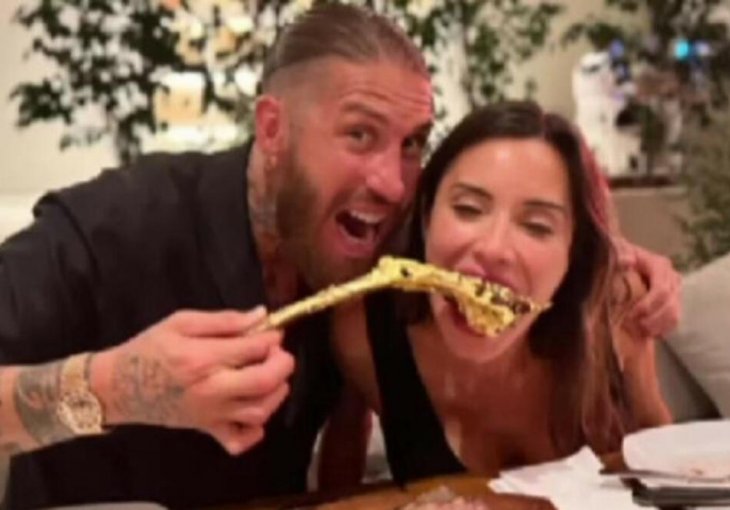 RAMOS SA SUPRUGOM JEO ŠNICLU UVALJANU U 24-KARATNO ZLATO: Javnost u Španiji zgrožena postupkom legende Reala!