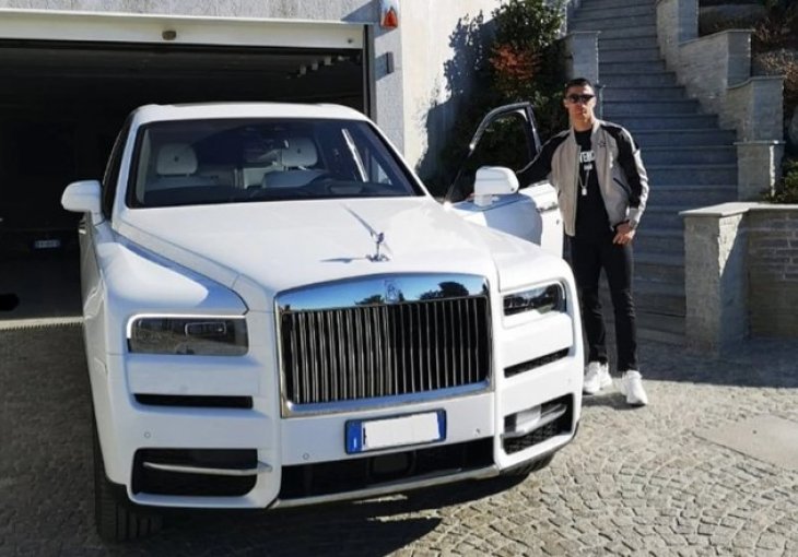 Zavirite u Ronaldovu garažu: Lako će preboljeti Bugattija kraj ovakvih 