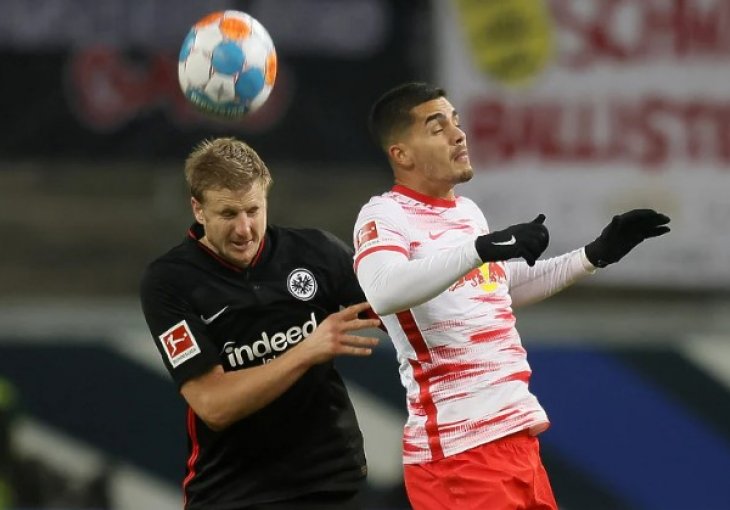 Šok u Njemačkoj: Igrač Eintrachta u 29. godini završio karijeru zbog političkog skandala