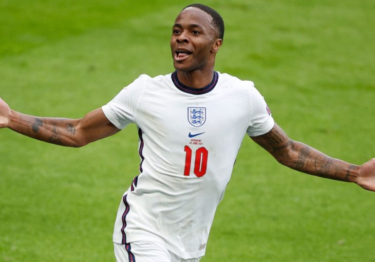 Sterling prošao ljekarske preglede i potpisao ugovor, danas zvanično predstavljanje