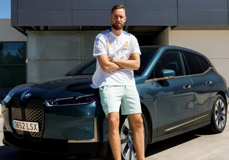 Musa u Realu dobio zvijer od automobila koju su reklamirali Schwarzenegger i Hayek