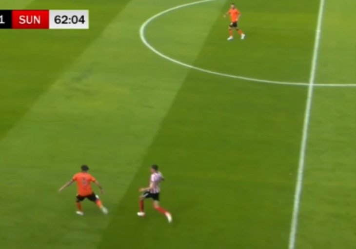 Kako je ovo uspio? Nevjerovatan autogol iskusnog defanzivca