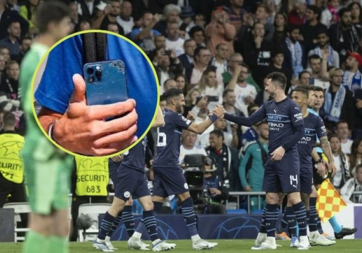 Prima milione, svjetska je fudbalska zvijezda, a nosi razbijen mobitel