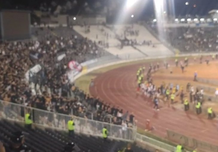 TJERALI IH DA SKANDIRAJU OVO Navijači Partizana ponizili svoje igrače nakon ispadanja od AEK-a!
