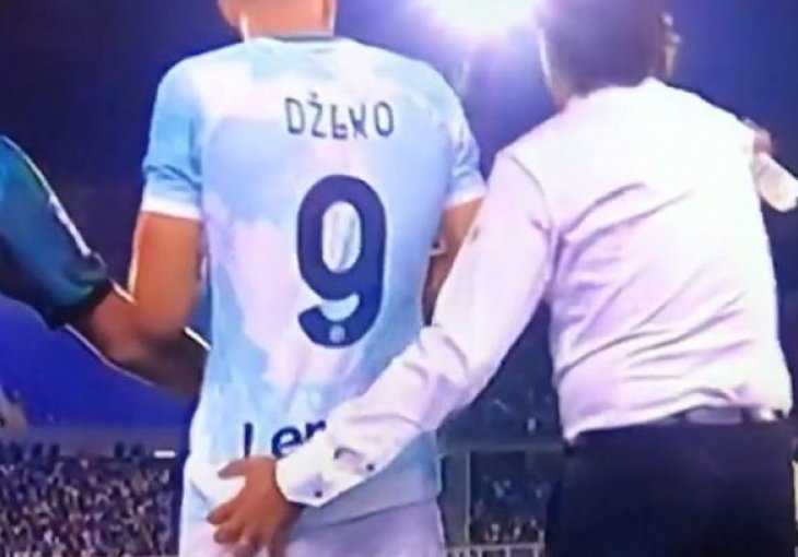 Trener hvata i štipa Džeku za zadnjicu: Snimak koji će šokirati mnoge, kamere sve snimile  (VIDEO)
