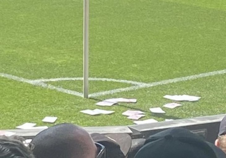 Zvijezdu Premiershipa danas gađali lažnim novcem