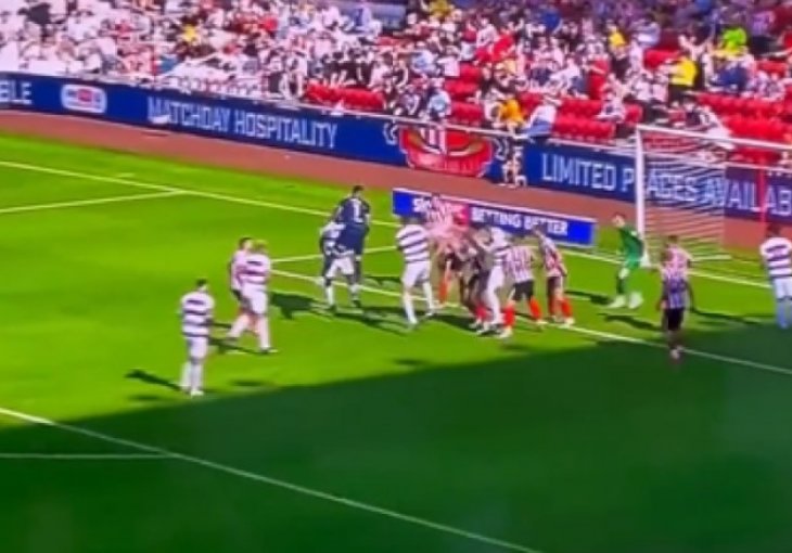 (VIDEO) Ludnica u Engleskoj: Golman postigao pogodak u 92. minuti i postao heroj svoje ekipe