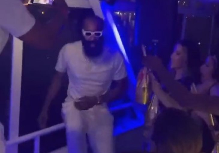 RAZBACIVANJE MU JE U KRVI Ono što je James Harden uradio sa skupocjenom tortom prelazi sve granice