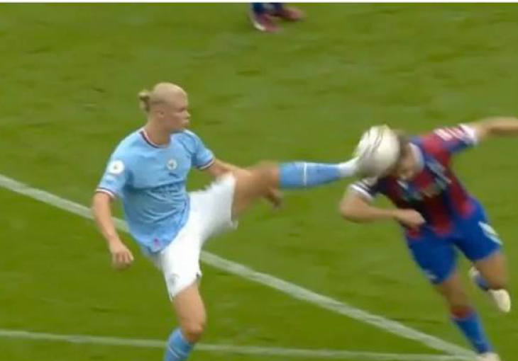 OVO JE TREBAO BITI CRVENI?! Haaland je postigao hat-trick, ali da li je uopšte trebao biti na terenu? (VIDEO)
