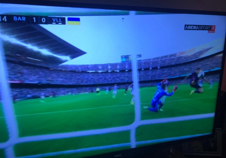 REVIJA PROMAŠAJA, A ONDA ČUDESNA AKCIJA KATALONACA Njih dvojica kao da nisu s ove planete, Nou Camp mu kliče