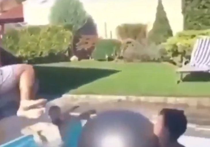 KADA ZEZANJE KRENE PO ZLU Odmor na bazenu će mu biti bolno sjećanje VIDEO