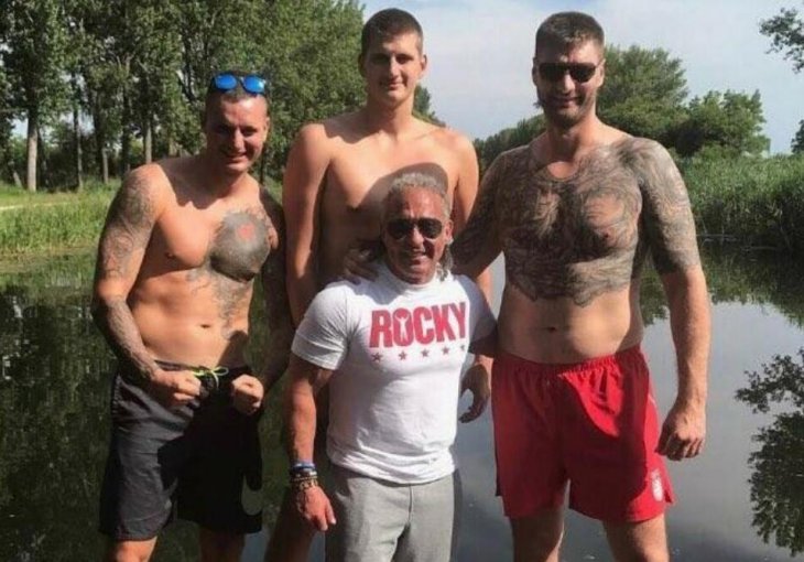 BRAĆA NIKOLE JOKIĆA PONOVO PRAVE SKANDAL Sukob sa braćom Moris ne jenjava, pale TEŠKE PROZIVKE! (FOTO)