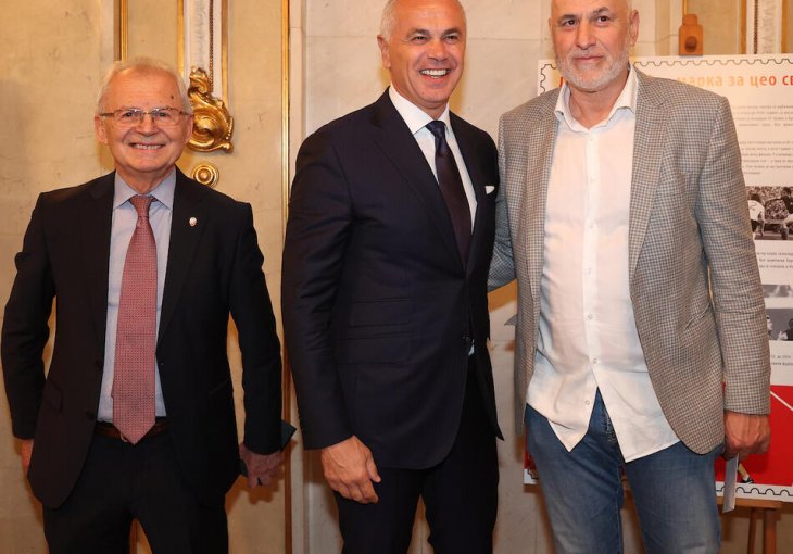 NEPREPOZNATLJIV! Bivši trener Zvezde pojavio se na Džajinom jubileju, a niko ga nije prepoznao! POTPUNO DRUGI ČOVJEK (FOTO)