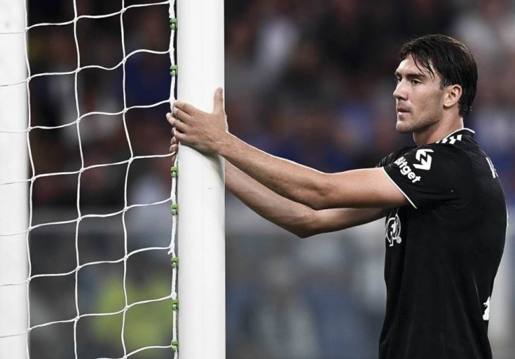 VLAHOVIĆ DAO DVA EUROGOLA, TRENER GA POSLAO NA KLUPU! Italija bruji o potezu Alegrija, stiglo je OBJAŠNJENJE!