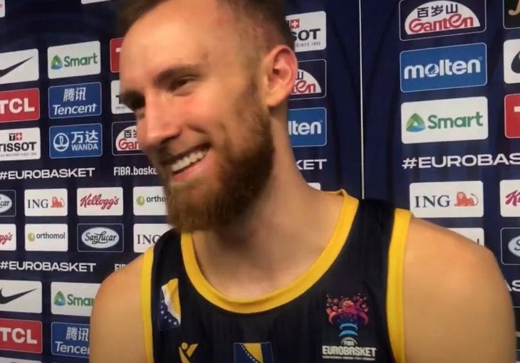 BIO JE BRILJANTAN SINOĆ! Musa Robersonu “dao” bosansko ime i sve nasmijao, pa objasnio kako je zaustavljen Luka Dončić (VIDEO)