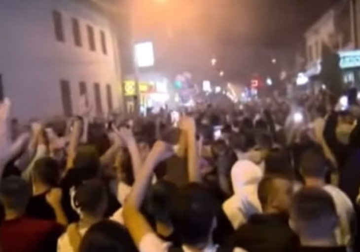 Novi Pazar je hit priča u fudbalu: Naredno kolo dočekuju s prvog mjesta tabele, a atmosfera koju su pripremili na dočeku igrača je IMPOZANTNA