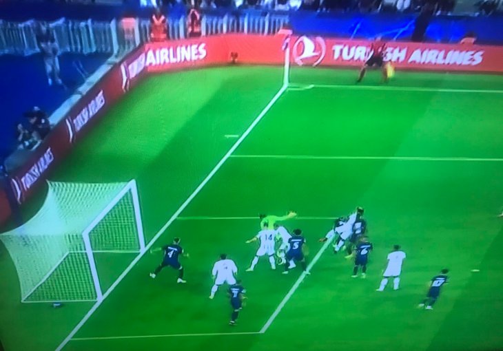 AUUUU KAKVO LUDILO, GOLOVI PADAJU NA SVE STRANE! Sjajna asistencija Kostića protiv PSG-a, ali gol Modrića ćete gledati i gledati i gledati
