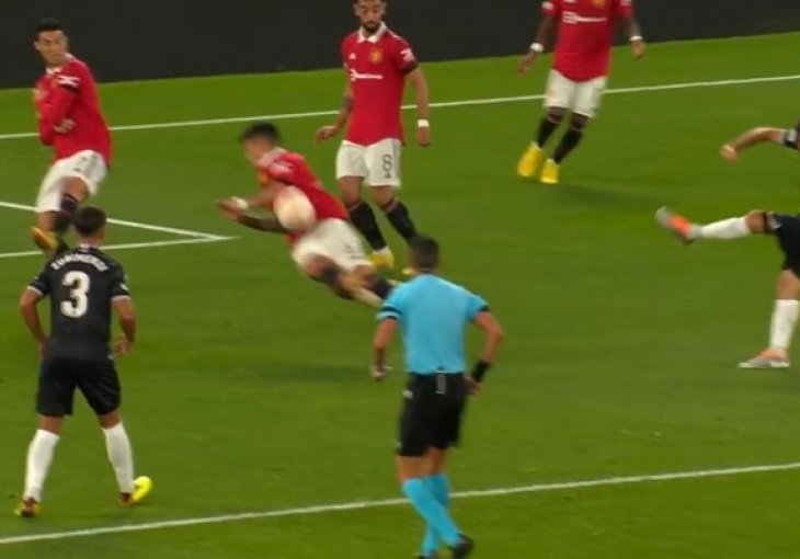 OTOK BRUJI O OVOME, JE LI MOGUĆE DA SU OVAKO POKRADENI? Pogledajte kontroverzni penal zbog kojeg je United izgubio