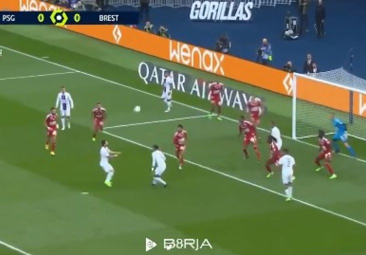 MBAPPE OTIŠAO KORAK DALJE Sada je počeo i da spriječava golove saigrača, Messijev udarac je blokiran VIDEO
