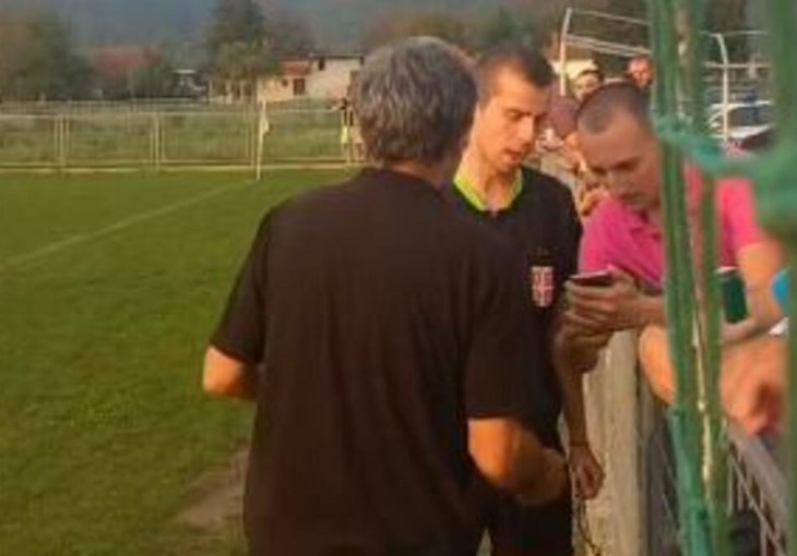 VAR ZA SIROTINJU! NOVA KOMEDIJA ZVANA SRPSKI FUDBAL: Sudija na telefonu navijača gledao snimak, pa priznao gol! (VIDEO)
