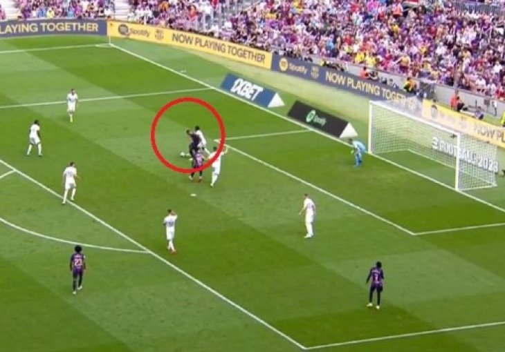 Kada ti Lewandowski aplaudira, to mora da je golčina: Kakav majstorski potez Depaya za duplu prednost Barcelone VIDEO