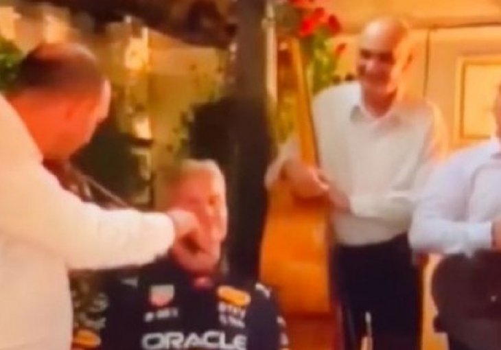 NEVJEROVATNE SCENE U BEOGRADU Svirač imitira zvuk formule, vozač gleda i ne vjeruje VIDEO