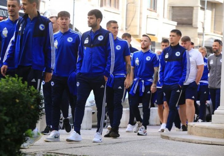 Zmajevi u šetnji uoči utakmice, stadion u Bukrueštu rasprodan