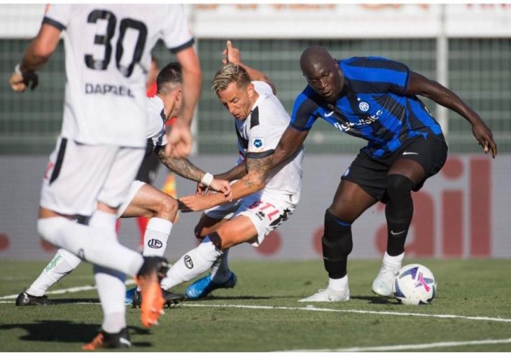 U Inter se vratio kao debeljuca - A SAD SE SKINUO I POKAZAO NESTVARNU TRANSFORMACIJU: Pun mišića (FOTO)