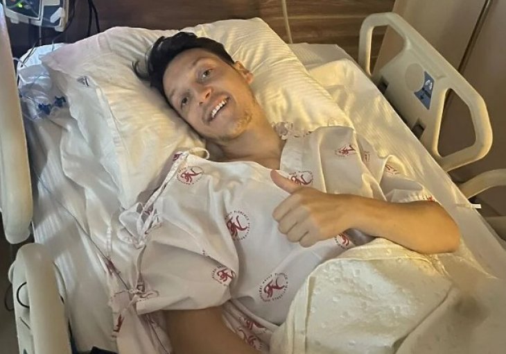 Özil objavio fotografiju iz bolničkog kreveta i poručio čemu se nada