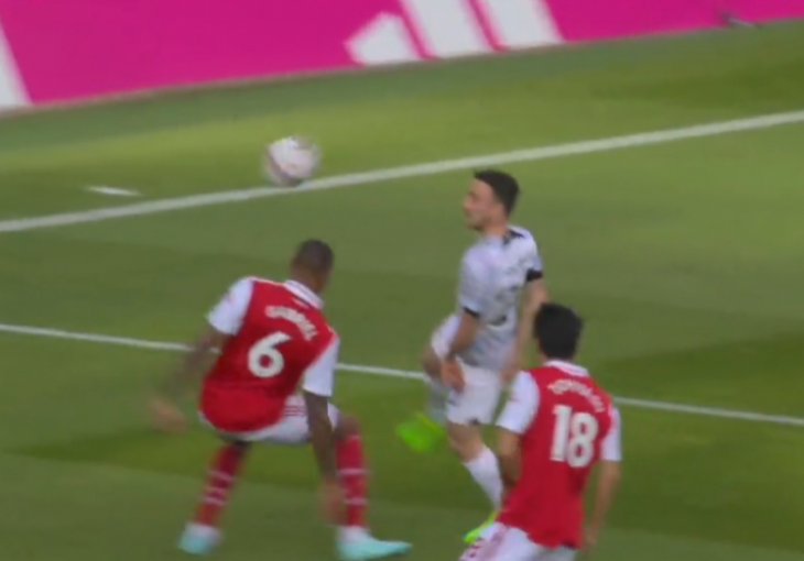 IZUZETNO SPORNA SITUACIJA NA EMIRATESU: Da li je Liverpool POKRADEN protiv Arsenala?