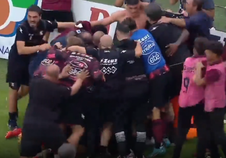 UMALO SE SRUŠIO ČITAVI STADION! Pogodak u nadoknadi  i 'šou' kojeg je ukrao čovjek koji uopće nije zabio