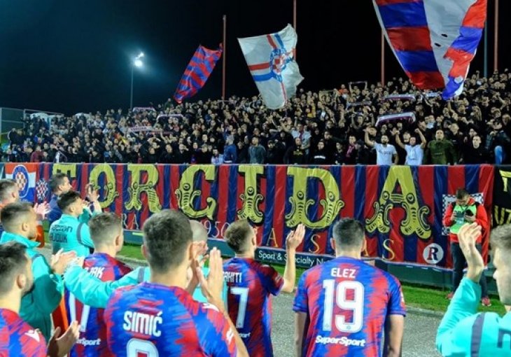Igrači Hajduka pjevali 