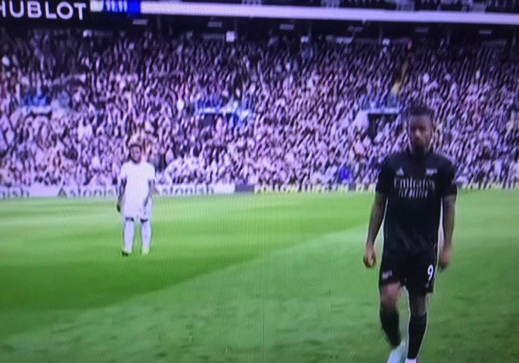 NEVJERICA NA STADIONU LEEDSA: Meč s Arsenalom prekinut već u 3. minuti, razlog je ŠOKIRAO baš sve