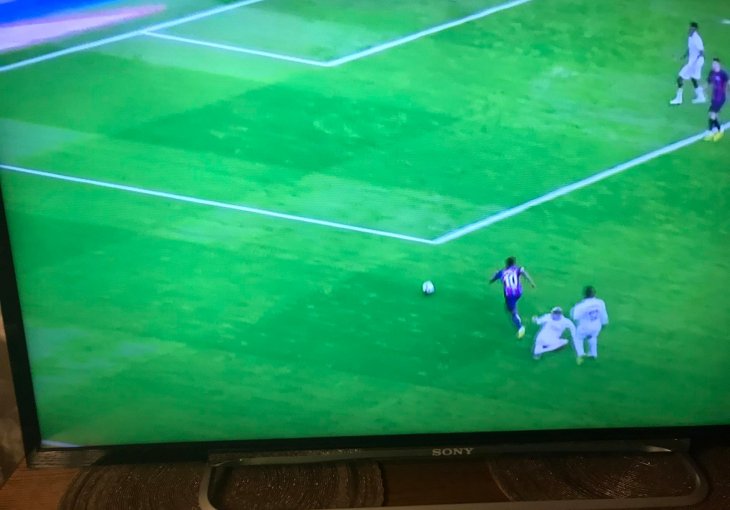 BARCA JE U ŽIVOTU! Kakva čarolija Messijevog nasljednika i asistencija Lewandowskog, SVE JE OTVORENO