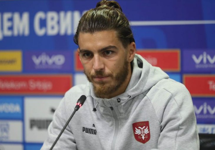 Rođen je u Bosni i Hercegovini, ali ponosan je sto Srbija u njegovom rodnom gradu ima mnogo navijača