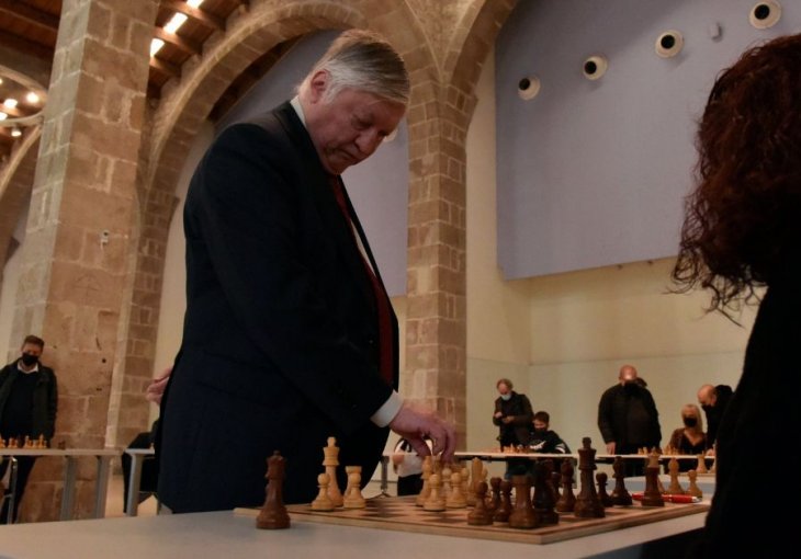 Bivši šahovski prvak svijeta Anatolij Karpov u induciranoj komi, utvrđene mu povrede na glavi